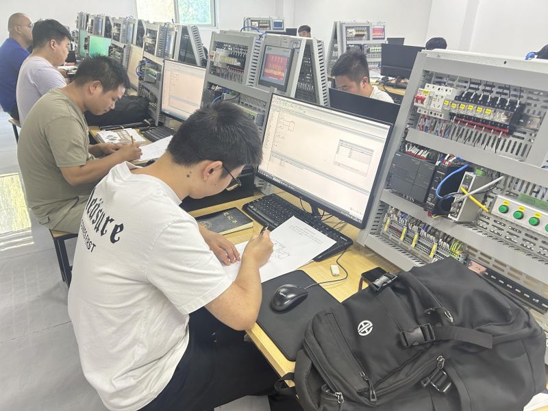 學員PLC編程200smart周測實拍